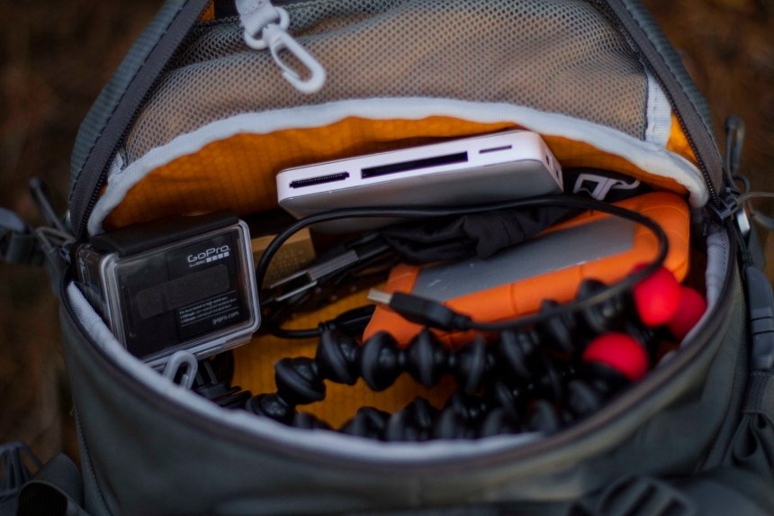 lowepro-whistler-top-pocket