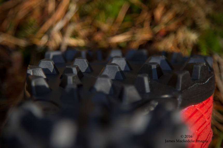 inov8-mudclaw-300-traction-single