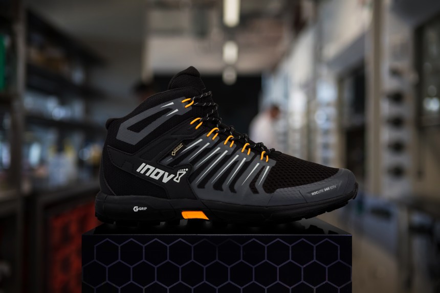 Shoe_on_Plinth_LAB ROCLITE 345 GTX MENS COMP