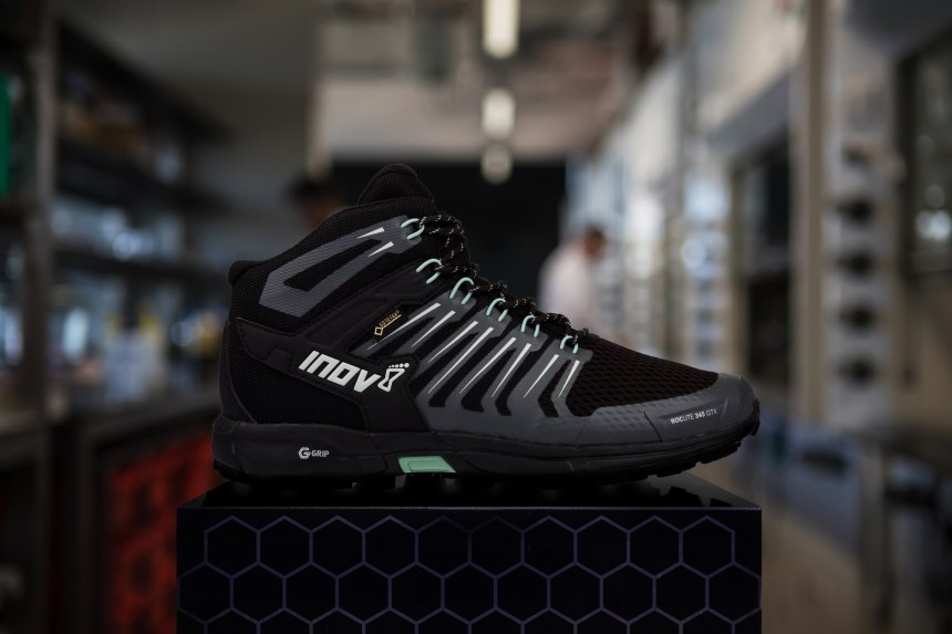 Shoe_on_Plinth_LAB ROCLITE 345 GTX WOMENS COMP